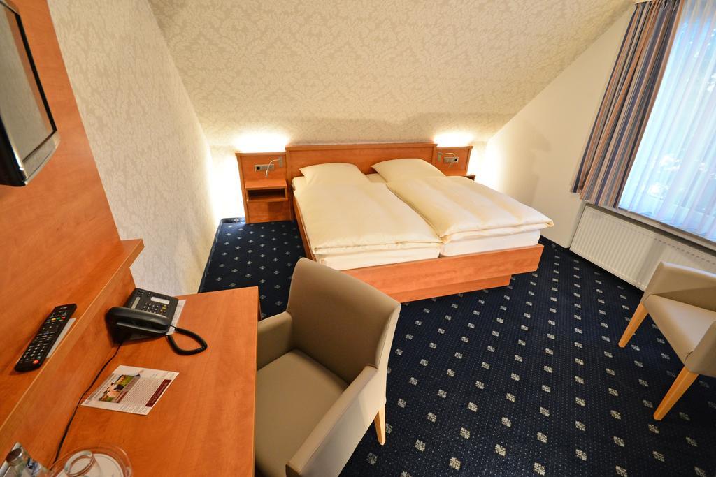Landgasthaus & Hotel Lindenhof Königslutter am Elm Extérieur photo